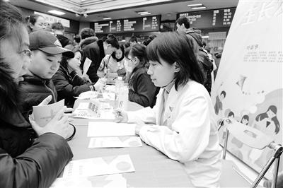 蘭州大學(xué)第一醫(yī)院舉行“新年！新高度！”兒童保健義診活動(dòng)