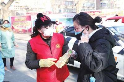 用點滴善舉筑就強大正能量 蘭州市各級道德模范、蘭州好人齊心援助抗擊疫情一線