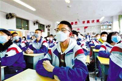 甘肅省初三和高一、高二年級(jí)學(xué)生昨日開(kāi)學(xué) 青春校園又聞瑯瑯讀書聲