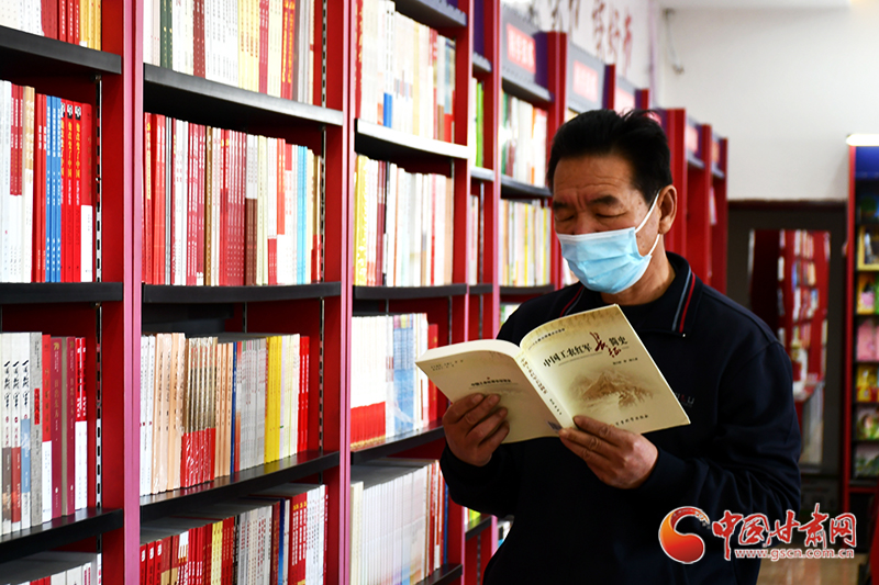 世界讀書日丨甘肅瓜州：線上線下聯(lián)動(dòng) 助推全民閱讀（圖）