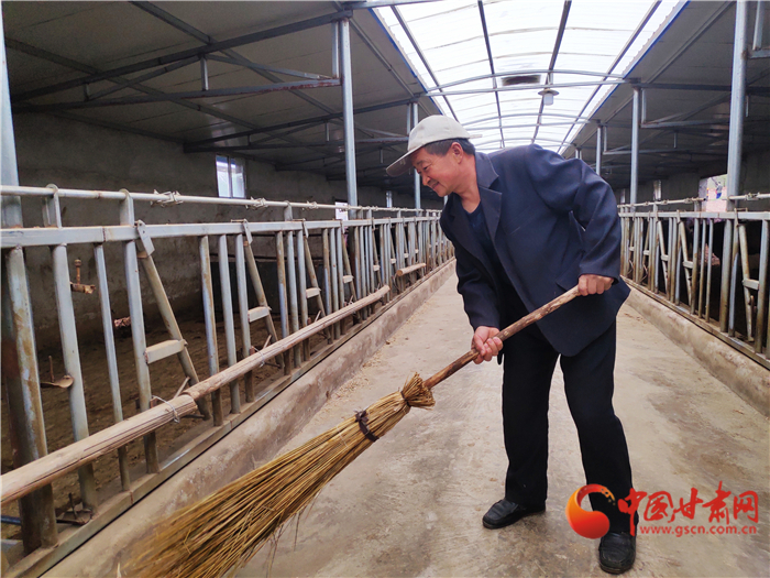 【甘肅省決戰(zhàn)決勝脫貧攻堅】脫貧戶李明堂：脫貧也光榮 幸?？侩p手