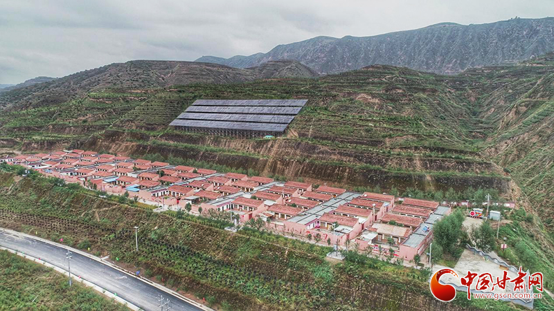 【跟著總書(shū)記看甘肅】布楞溝村：水引來(lái)了，路修通了，新農(nóng)村建起來(lái)了（圖）