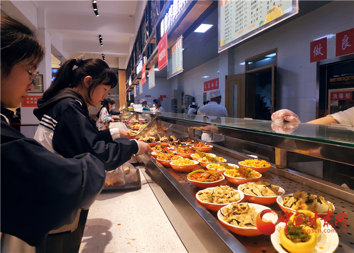 【厲行節(jié)約 反對浪費(fèi)】文明就餐立制度 西北師范大學(xué)附屬中學(xué)這樣落實(shí)光盤行動(dòng)