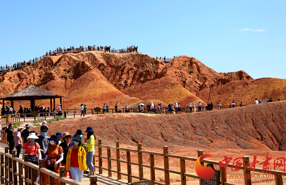 端午假期張掖共接待游客87.05萬人次，實現(xiàn)旅游收入4.64億元