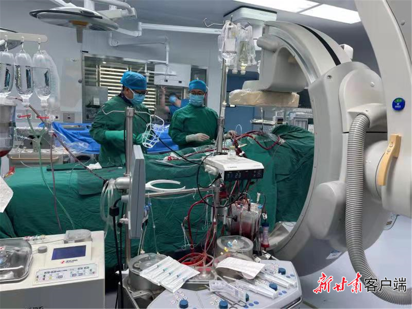 填補(bǔ)省內(nèi)空白，蘭大一院連續(xù)完成“一站式”雜交手術(shù)