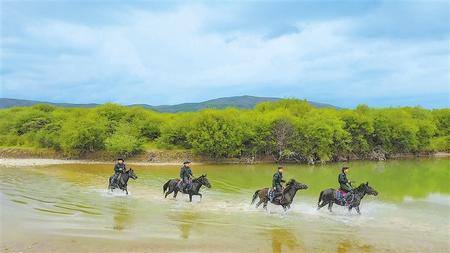 草原騎警，牧民心中的親人——記瑪曲縣公安局草原騎警大隊