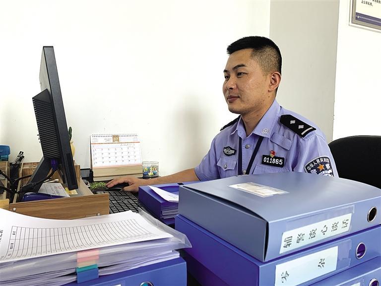 “身為黨員，就應該第一個往前沖”