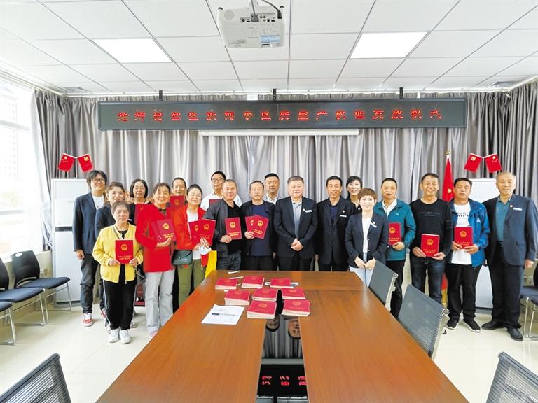 蘭州廣武門街道光輝村社區(qū) 91戶居民終于拿到了房產(chǎn)證！