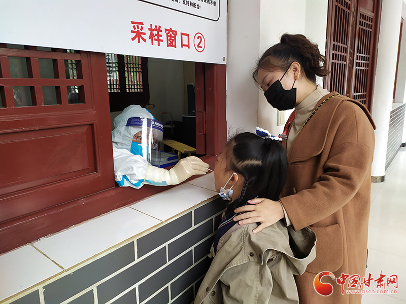 【甘快看·疫情防控甘肅在行動(dòng)】文縣：高效有序開展核酸檢測 構(gòu)筑疫情防控堅(jiān)實(shí)防線