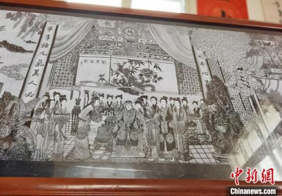 圖為陶世清的影雕作品?！钅?攝