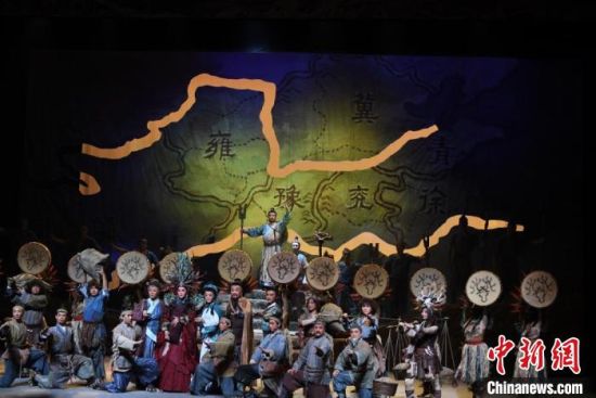 作為隴劇“梅花”，雷通霞在《大禹治水》中甘當(dāng)“綠葉”，該劇推出后，反響十分熱烈。(資料圖) 楊艷敏 攝