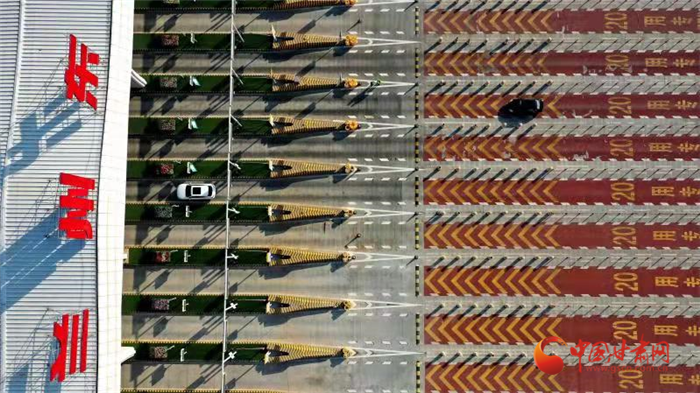 記者帶你探訪(fǎng)甘肅高速收費(fèi)站疫情防控：通行有秩序 服務(wù)有溫度