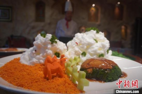 圖為敦煌菜代表菜肴展示。　九美旦增 攝