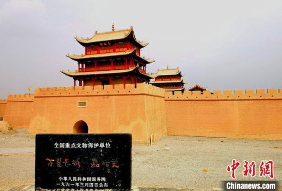 圖為被譽為“天下第一雄關(guān)”的嘉峪關(guān)關(guān)城。(資料圖) 嘉峪關(guān)市委宣傳部供圖