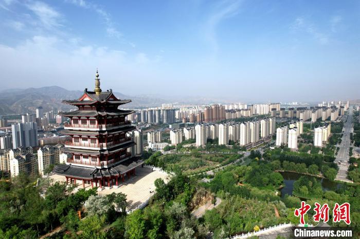 圖為航拍樂都區(qū)朝陽山片區(qū)?！⊙Φ?攝