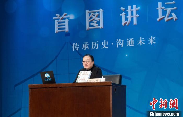 敦煌研究院文化弘揚(yáng)部講解科科長韓文君。　湖南文藝出版社供圖