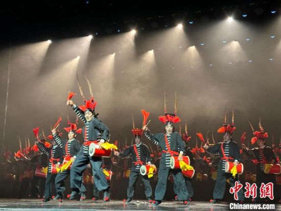 圖為涼州攻鼓子表演。楊娜 攝