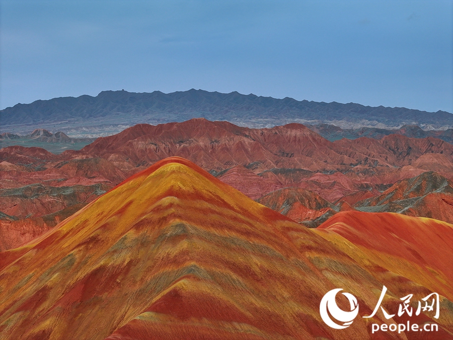 雨后的七彩丹霞，顏色格外艷麗。人民網(wǎng)記者 李根攝
