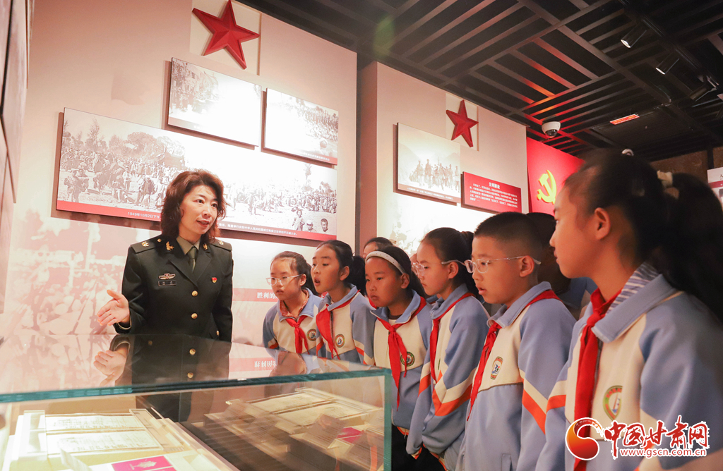 張掖：鮮花祭英烈